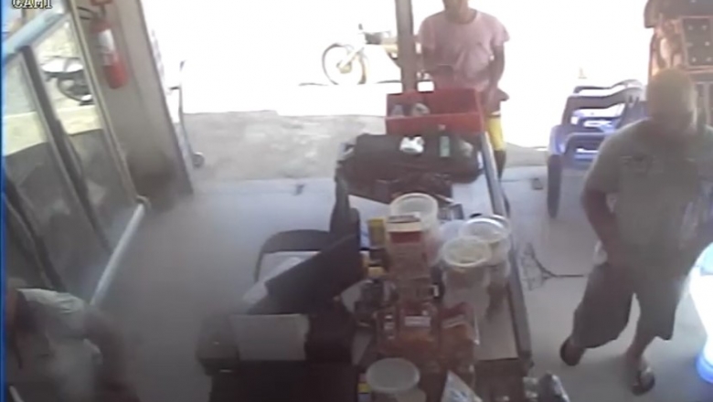 Câmeras de segurança registram ação de ladrões em mercadinho na Zona Norte de Cajazeiras; confira vídeo