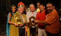 Prefeito de Cajazeiras faz abertura do Carnaval de Rua; multidão se divide entre Corredor da Folia, blocos, Praça do Rock e do Frevo