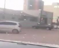 Homem atropela esposa e dois filhos de 8 e 11 anos; veja vídeo