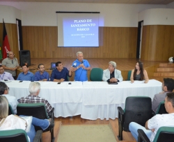 Prefeito Zé Aldemir assina contrato para execução do Plano Municipal de Saneamento Básico de Cajazeiras