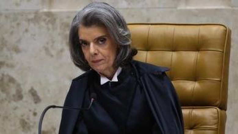 Cármem Lúcia assina decreto para dar emprego a ex-detentos