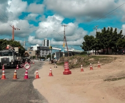 Prefeitura agiliza construção de rotatória na saída de Cajazeiras para São João do Rio Peixe