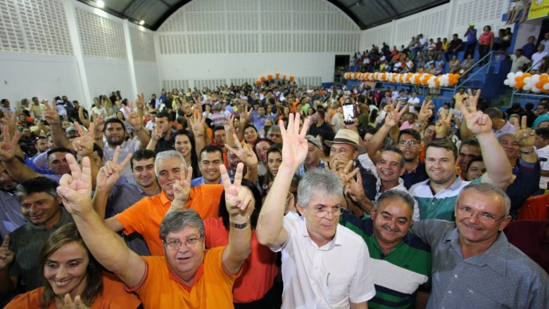 Eu não terei receio de governar a Paraíba porque estarei com cada um de vocês”, diz Azevêdo em Picuí