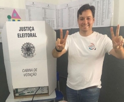 Júnior Araújo presta coletiva a imprensa para agradecer votos 