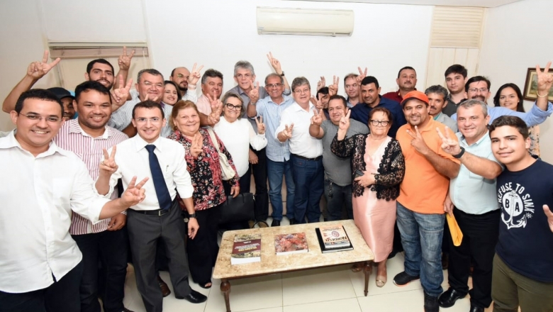 Filiado ao PP, prefeito de Araruna e todo seu grupo político aderem à pré-candidatura de João Azevêdo