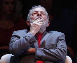 Ex-presidente Lula é condenado a 12 anos de prisão