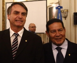 Bolsonaro anuncia general Mourão como vice