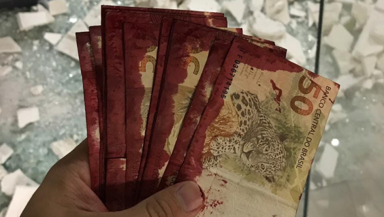 Após assalto, agência do BB de Uiraúna fica parcialmente destruída e notas de R$ 50 manchadas são encontradas 