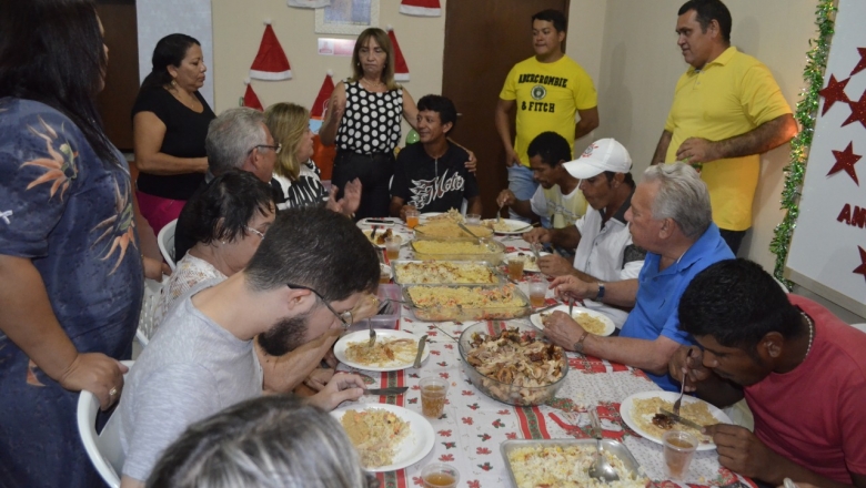 Inclusão social: Prefeito de Cajazeiras janta com moradores de rua na Casa de Acolhimento