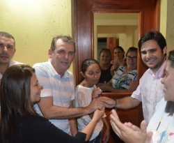 Chico Mendes entrega casa para mais uma família carente que vivia em condições de risco