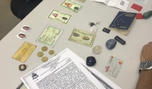 Polícia prende dupla que tentava transferir R$ 1 milhão usando documentos falsos e apreende quase R$ 70 milhões em cheques