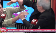 Jornalistas trocam tapas ao vivo em programa de rádio