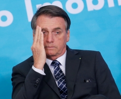 Bolsonaro assina carta de desfiliação do PSL 