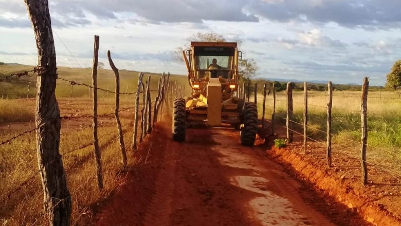 Secretaria de Desenvolvimento Rural realiza serviços de recuperação de estradas vicinais em todo município de Cajazeiras