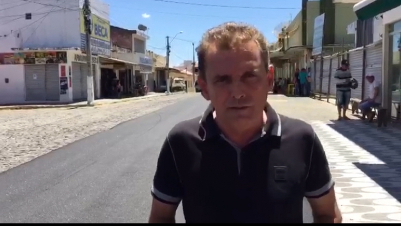 São José de Piranhas: prefeito grava vídeo para mostrar obras e confirma antecipação dos salários dos servidores