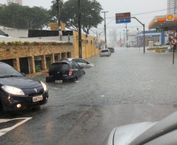 Chuvas deixam vias intransitáveis e semáforos apagados na Capital