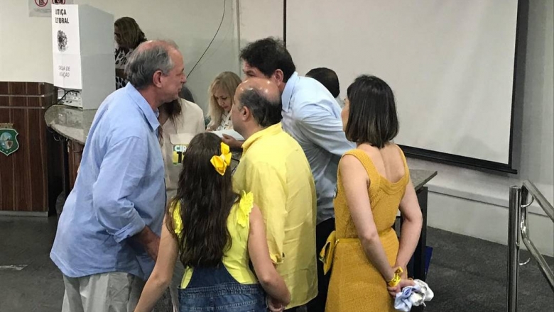 Ciro Gomes vota no Ceará e mantém confiança no 2ºTurno