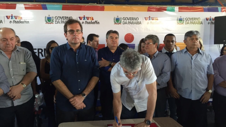 Ricardo Coutinho cumpre agenda administrativa em Sousa e autoriza obras para todo municipio