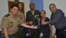 Câmara de Cajazeiras faz entrega de medalha João Bosco Braga Barreto ao Tenente do Exército Pessanha