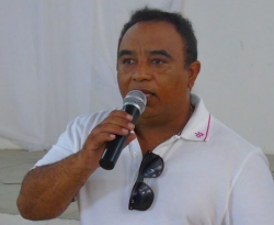 Imprensa estadual repercute decisões do prefeito de Monte Horebe que quer receber décimo terceiro
