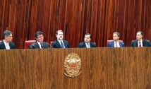 Cássio Cunha Lima representa Senado na posse do ministro Barroso no TSE