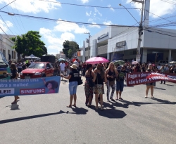 Professores municipais paralisam atividades e protestam nas ruas de Cajazeiras