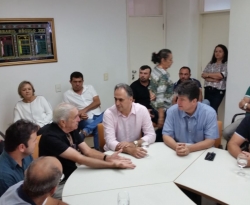 Lucélio visita Catolé do Rocha, dialoga com a população e recebe apoio de prefeito do Leomar Maia
