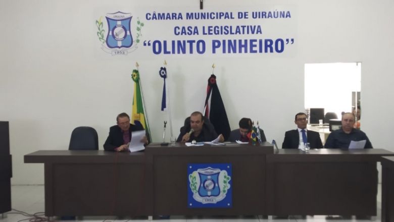 Vice-prefeito assume Prefeitura de Uiraúna em sessão tumultuada; assista vídeo