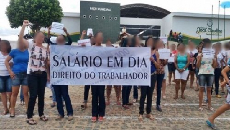 Prefeitura de Joca Claudino volta a atrasar salários, professores ensaiam greve e alunos procuram escolas em outros municípios 