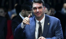 PF não vê indícios e livra Flávio Bolsonaro de dois crimes