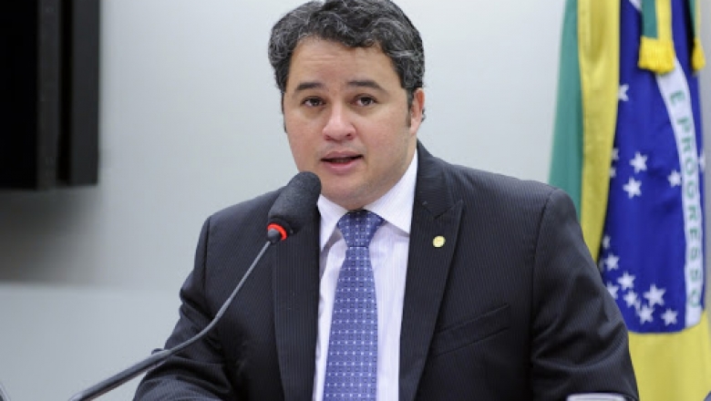 Governo não aprova reforma administrativa em 2020, diz líder Efraim Filho