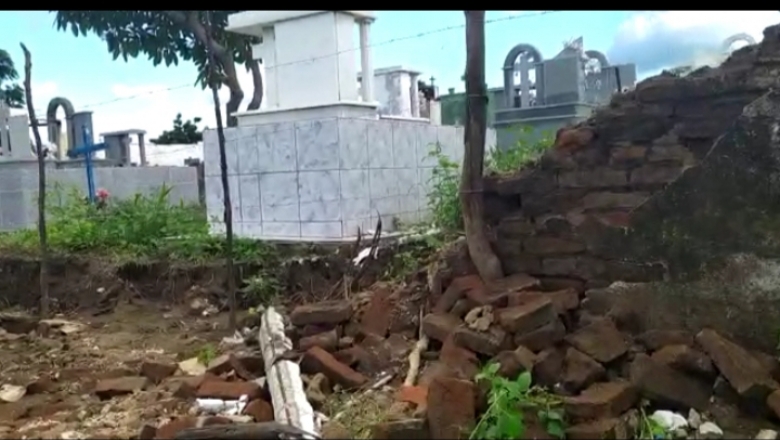 Muro cai e moradores reclamam do abandono do Cemitério Municipal de Poço Dantas
