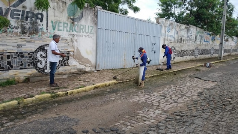 Prefeitura de Sousa intensifica serviço de limpeza em ruas e avenidas do Município; saiba mais