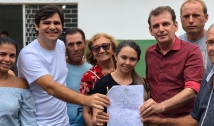 Chico Mendes assina ordem de serviço para construção de cisternas e banheiros no Sítio Barra