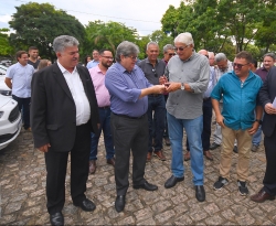 João Azevêdo entrega 25 veículos e fortalece ações da agropecuária na Paraíba