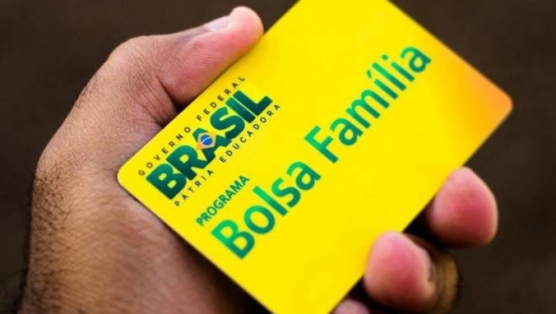 Governo sofre derrota de R$ 7 bilhões com 13º para Bolsa Família e BPC