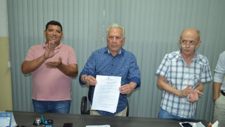 Concurso: prefeito Zé Aldemir assina decreto de homologação do certame