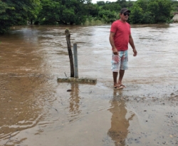 Chuva forte inunda casas, alaga ruas e comunidades rurais em Cachoeira dos Índios; veja vídeo