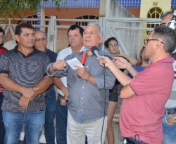 Prefeito de Cajazeiras assina MP proibindo corte do fornecimento de energia, água e internet; entenda 