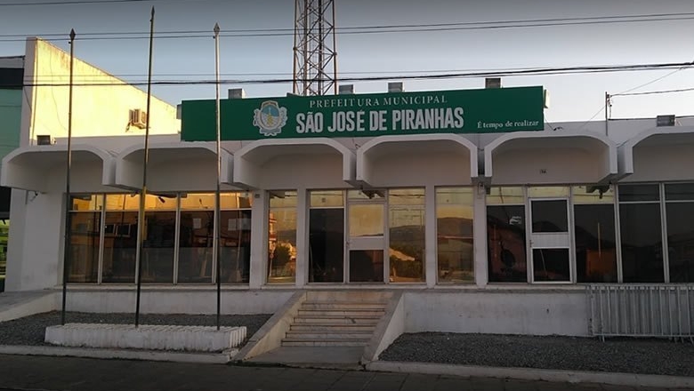 Prefeito dá férias coletivas aos servidores públicos de São José de Piranhas devido à Covid-19