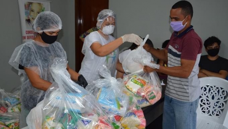 Prefeitura entrega cestas básicas para famílias dos garis de São José de Piranhas