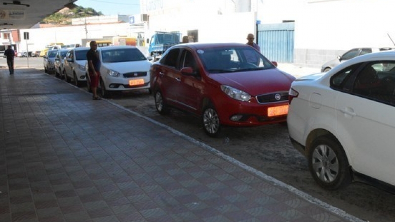 Taxistas afetados pela crise do coronavírus requerem cestas básicas a Prefeitura de Cajazeiras