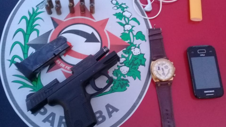 Polícia prende suspeito com arma em frente à agência da Caixa em Itaporanga