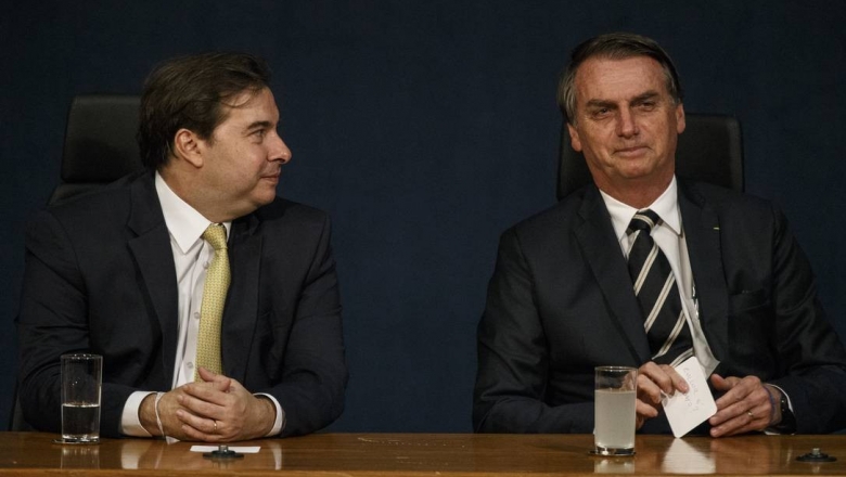 Maia adota tom conciliador após reunião com Bolsonaro e fala em 'convergência'
