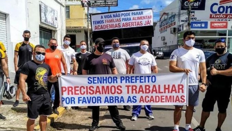 Educadores físicos e empresários fazem protesto pela reabertura de academias em Cajazeiras