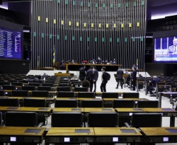 Deputados aprovam em 1º turno texto-base da PEC que adia as eleições municipais  