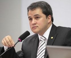 Câmara aprova proposta do deputado Efraim Filho que impede bloqueio judicial do auxílio de R$ 600