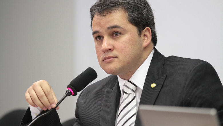 Câmara aprova proposta do deputado Efraim Filho que impede bloqueio judicial do auxílio de R$ 600