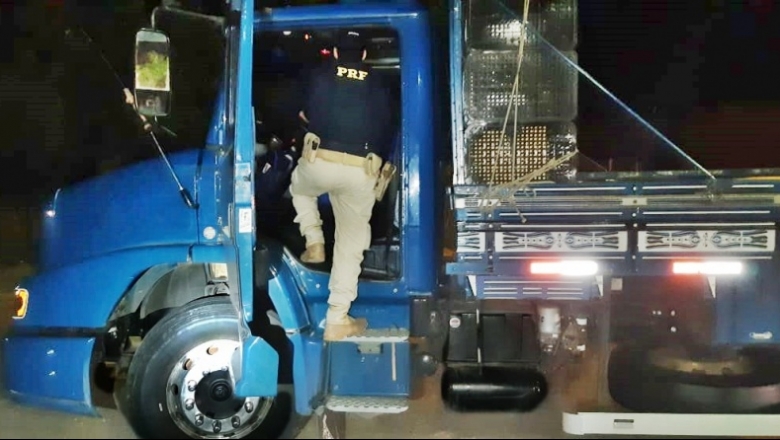 PRF flagra motorista dirigindo caminhão após consumo de anfetamina na BR 230 em Cajazeiras