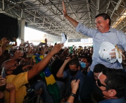 Recebido com festa, Bolsonaro inaugura termelétrica a gás em Sergipe
